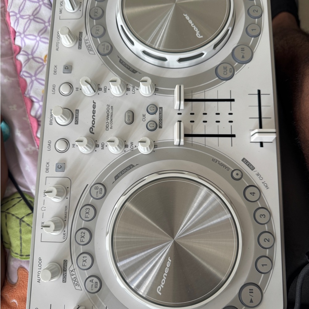 Pioneer Silver DJ Controller